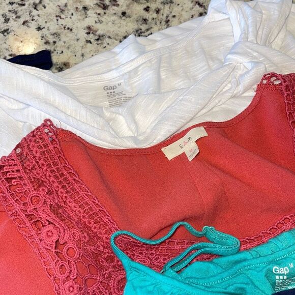 Mixed Bundle Of Gap Womens Tank Top Blouse T-Shirt Assorted Size Medium - Picture 6 of 7